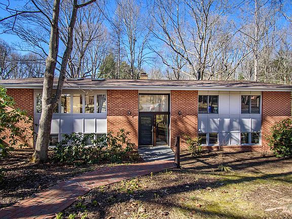 3rd image of 226 Craig Dr