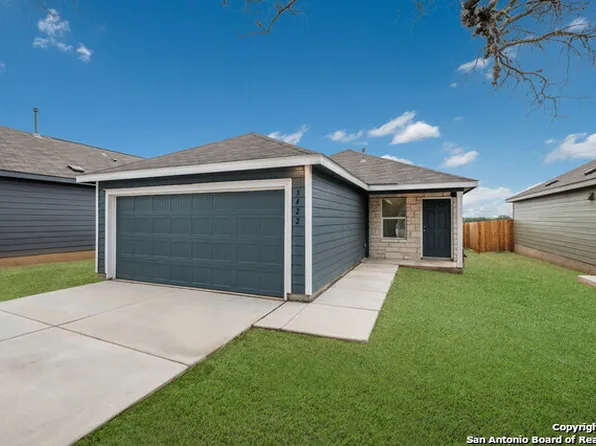 136 Maverick Cove, Pleasanton, TX 78064