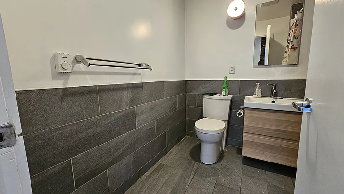 Rented by David Francis New York LLC | media 21