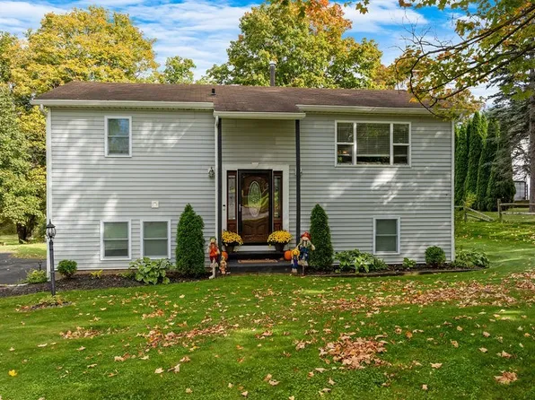 533 Sayles St, Oneida, NY 13421