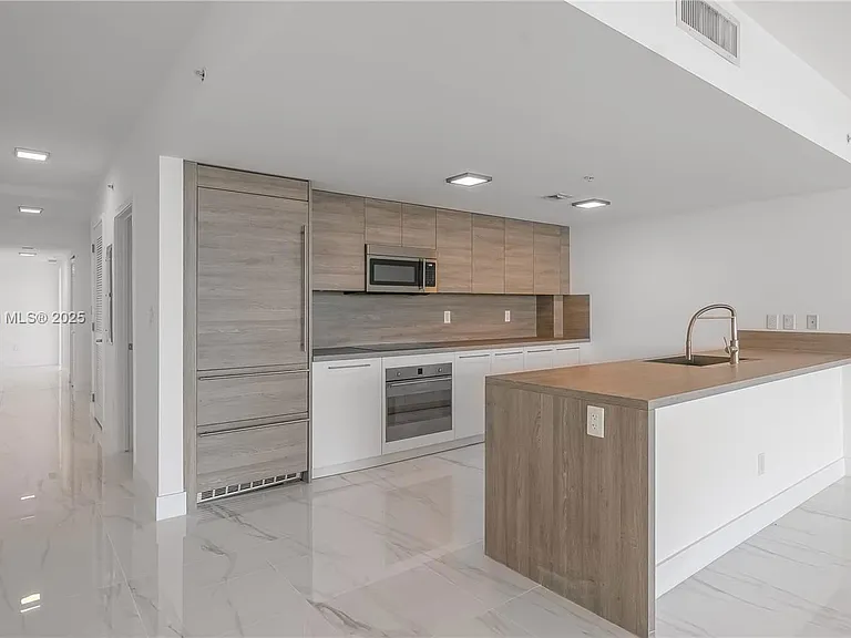400 Sunny Isles Blvd #1418 — Photo 3