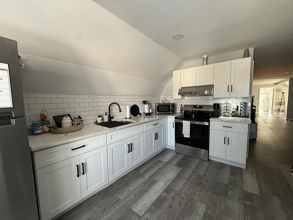 1st image of 221-223 Lincoln Ave #3