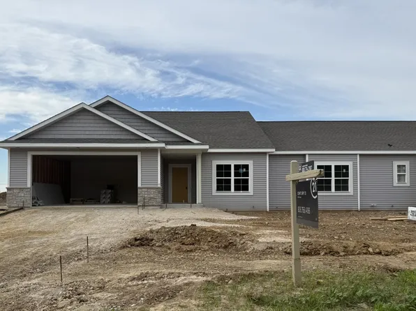 3801 N Woodbury Ln, Janesville, WI 53545