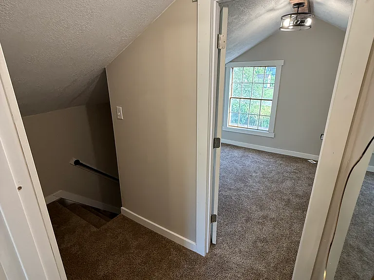 136 W Vine St — Photo 24