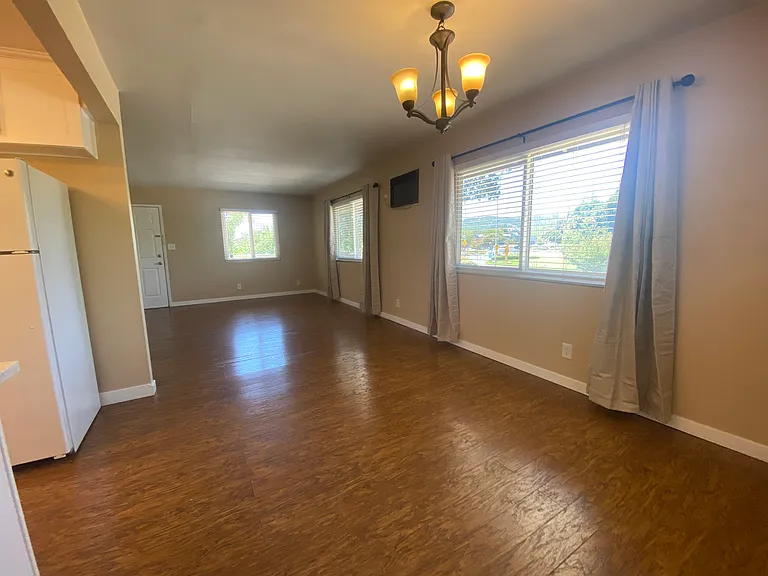 2413 Clay St — Photo 3