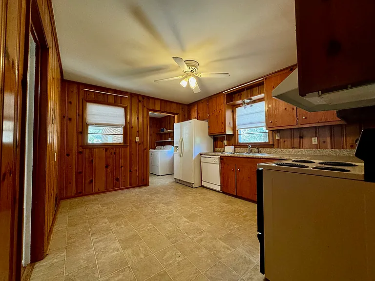 180 Westwood Ave — Photo 9