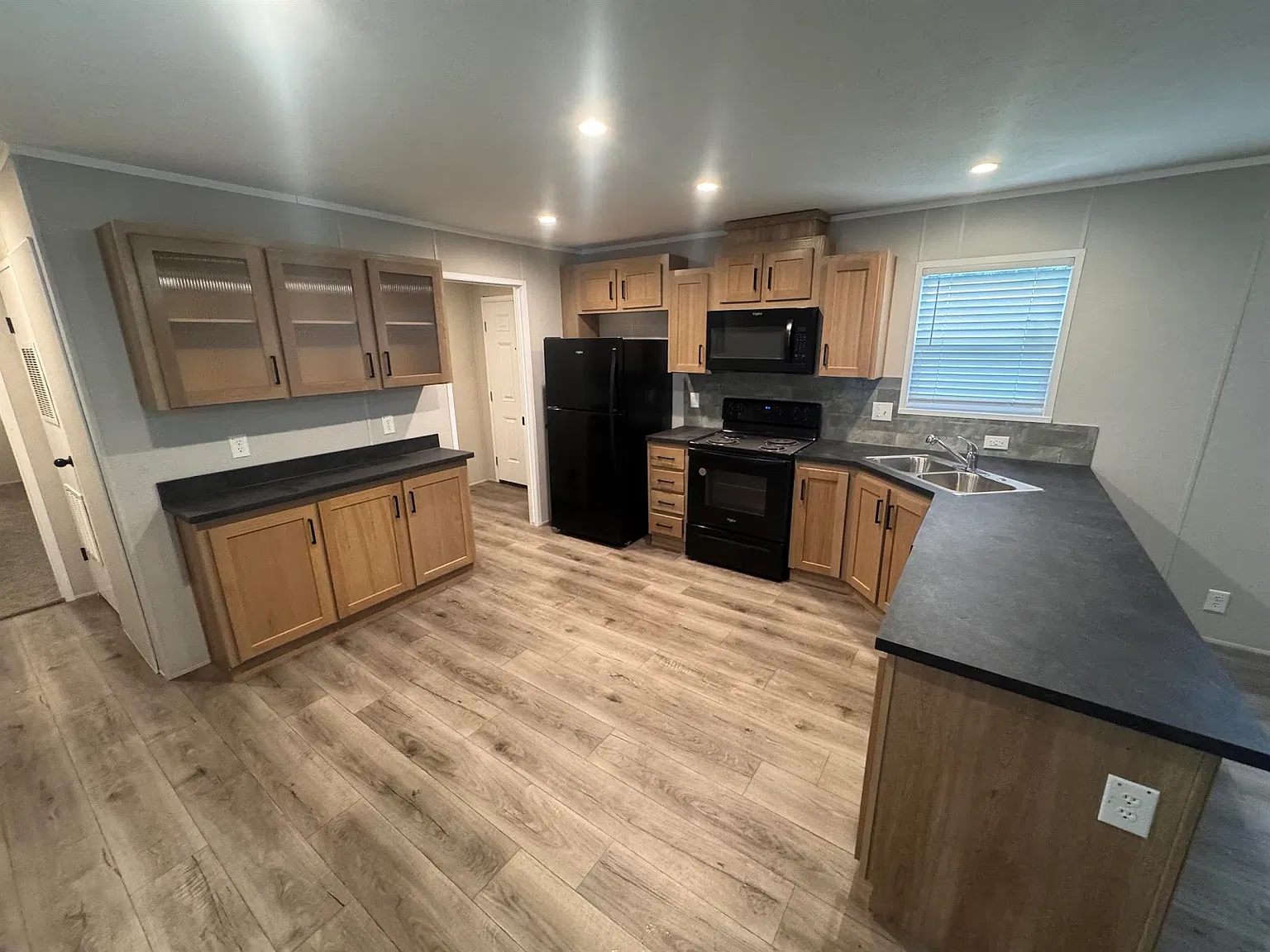 3 bed, 2.0 bath, 1088 sqft, $1,350 — Photo 4