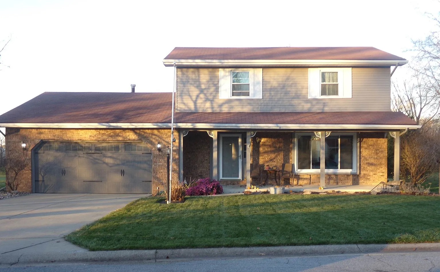 1022 Deepwood Dr photo 1
