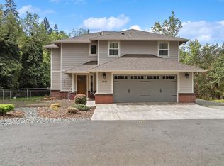 2584 Hamilton Ln, Grants Pass, OR 97527
