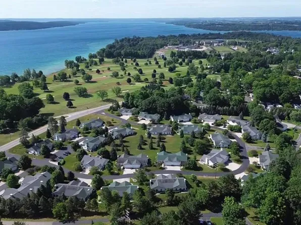 305 Golfview Ln, Elk Rapids, MI 49629