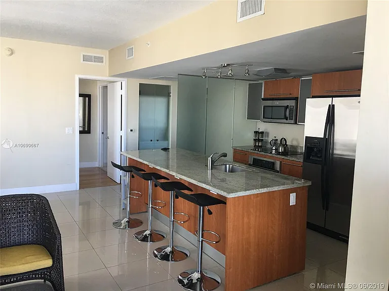 185 SW 7th St #1511 — Photo 2