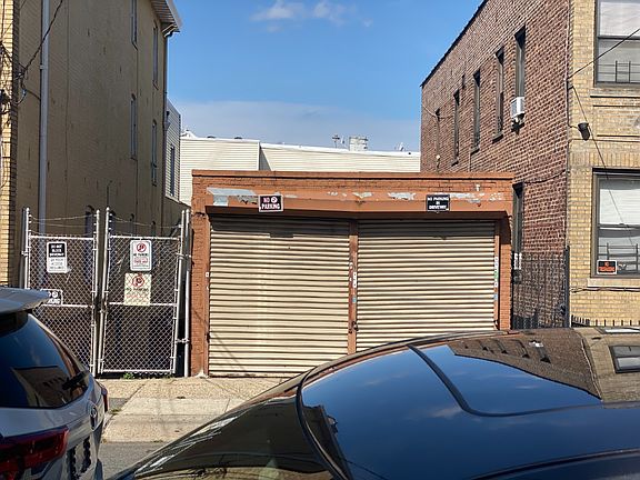 2nd image of 1700 Taylor Ave