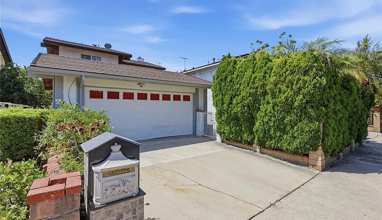 3 bed, 2.5 bath, 1600 sqft, $4,300 — Photo 1