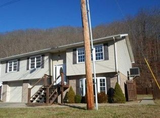 35 Meta Ln, Pikeville, KY 41501