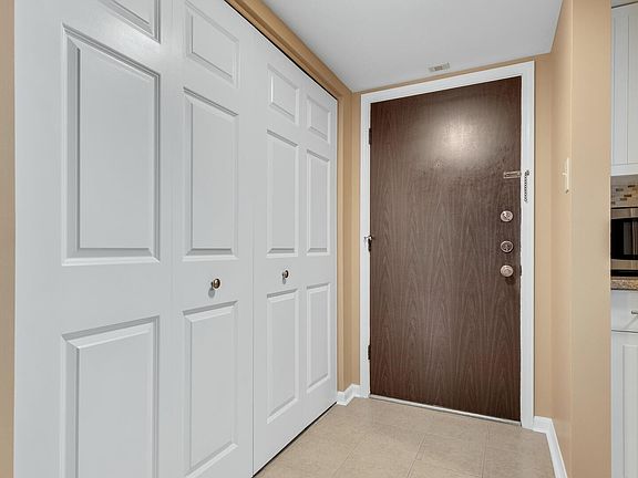 3rd image of 512 Redondo Dr APT 405