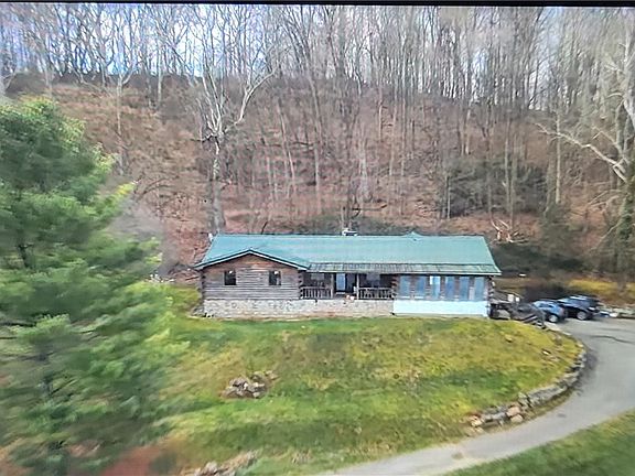 2nd image of 150 Lois Ln