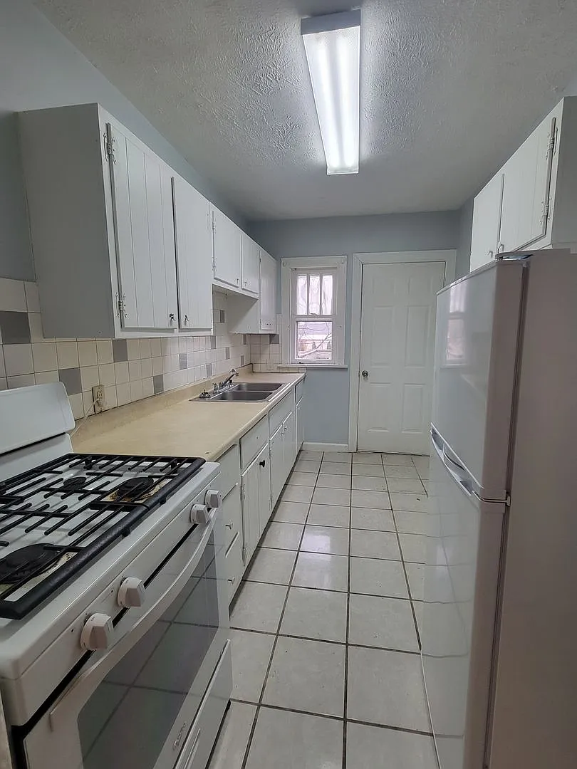 2406 Jackson Street — Photo 3