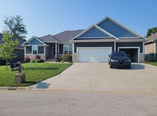 2439 W Camino Alto St, Springfield, MO 65810