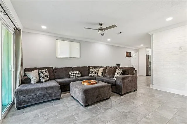 416 Waldo St — Photo 8