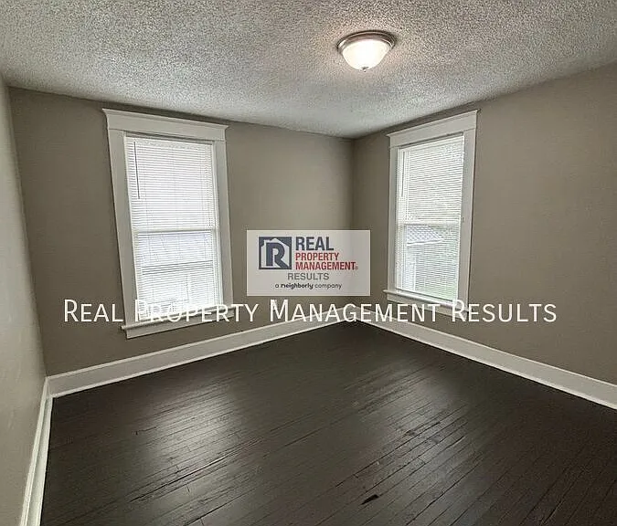 815 E Gum St — Photo 13
