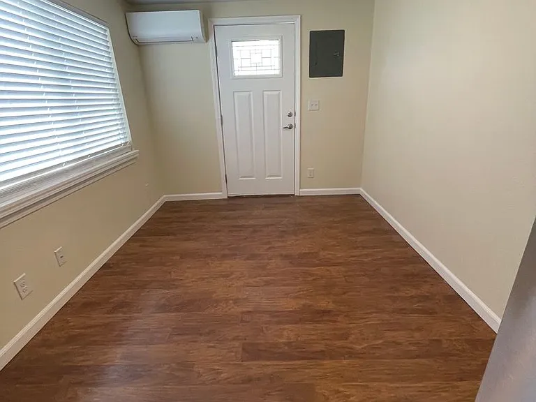 Churchill Village Apartments — Photo 15