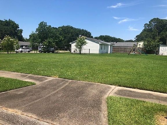 3rd image of 216 Concord Dr
