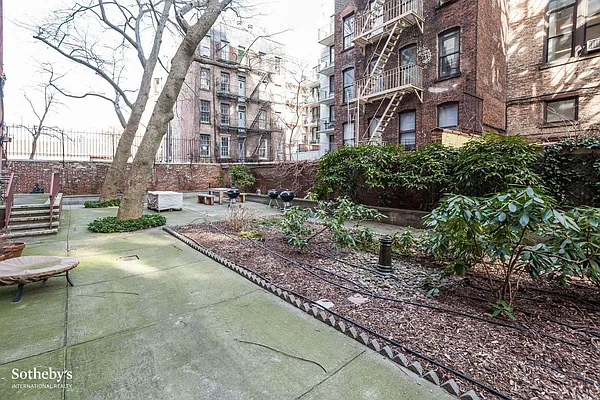 Sold by Sotheby's International Realty | media 19