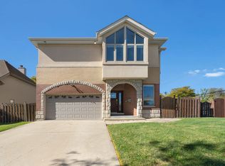 916 Elmdale Rd, Glenview, IL 60025