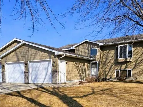 1846 6th St NE, Watertown, SD 57201