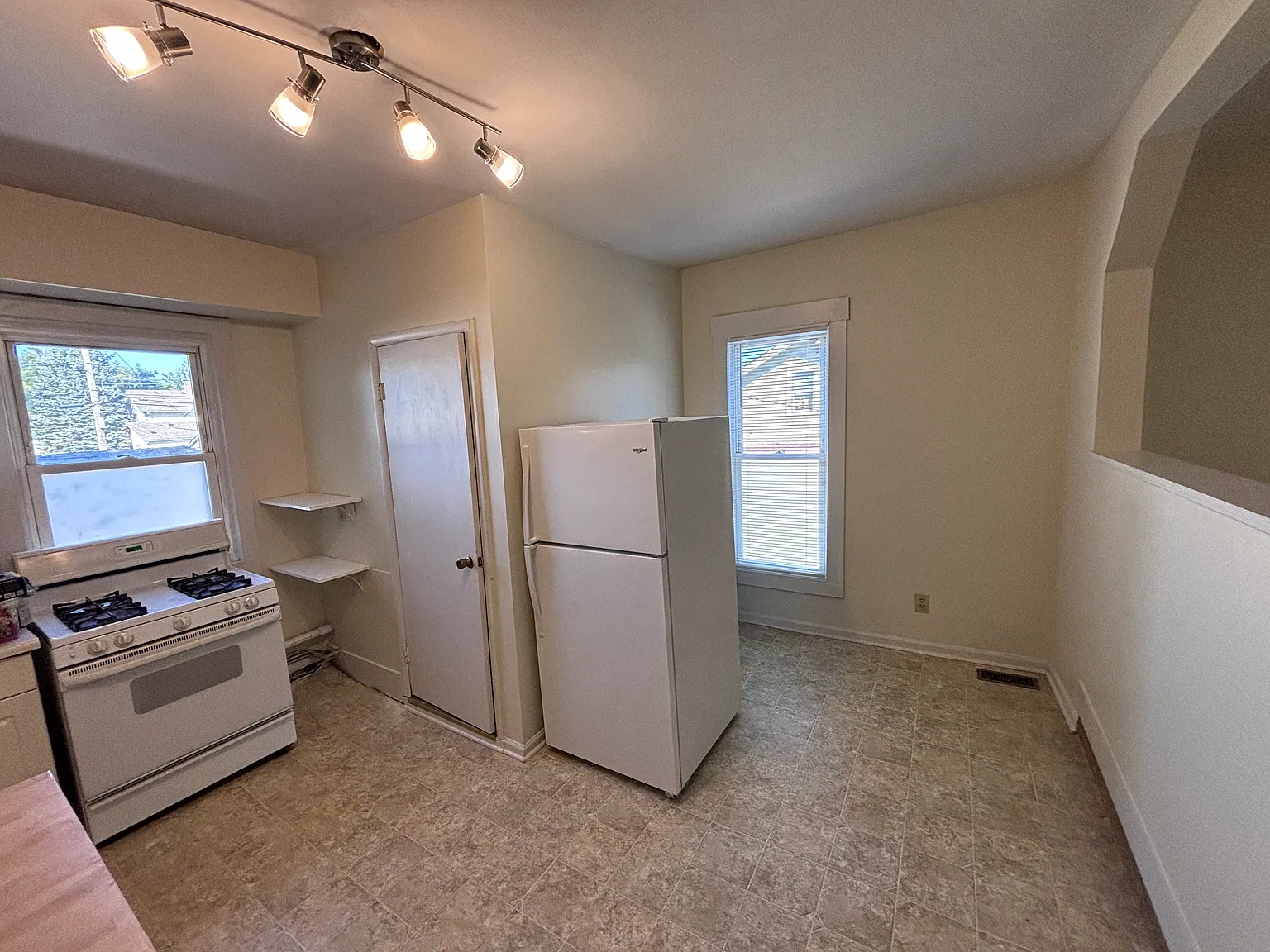 Studio, 550 sqft, $725 — Photo 4