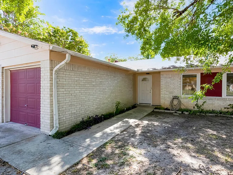 2404 Andover Dr — Photo 4