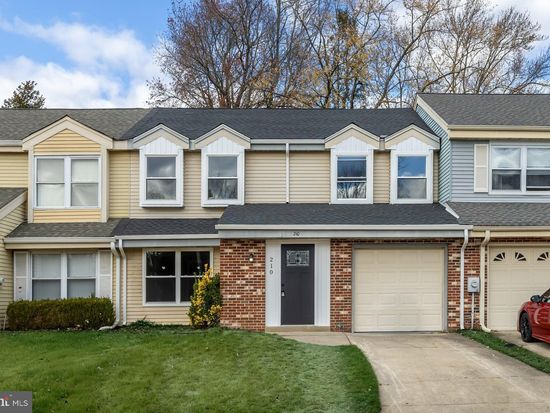 210 Stratton Ct, Mount Laurel, NJ 08054