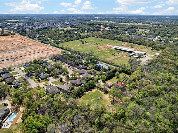 5th image of 516 N Garza Rd