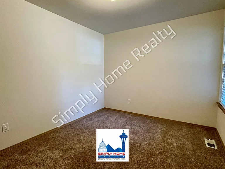 921 Avalon Ct SE — Photo 12