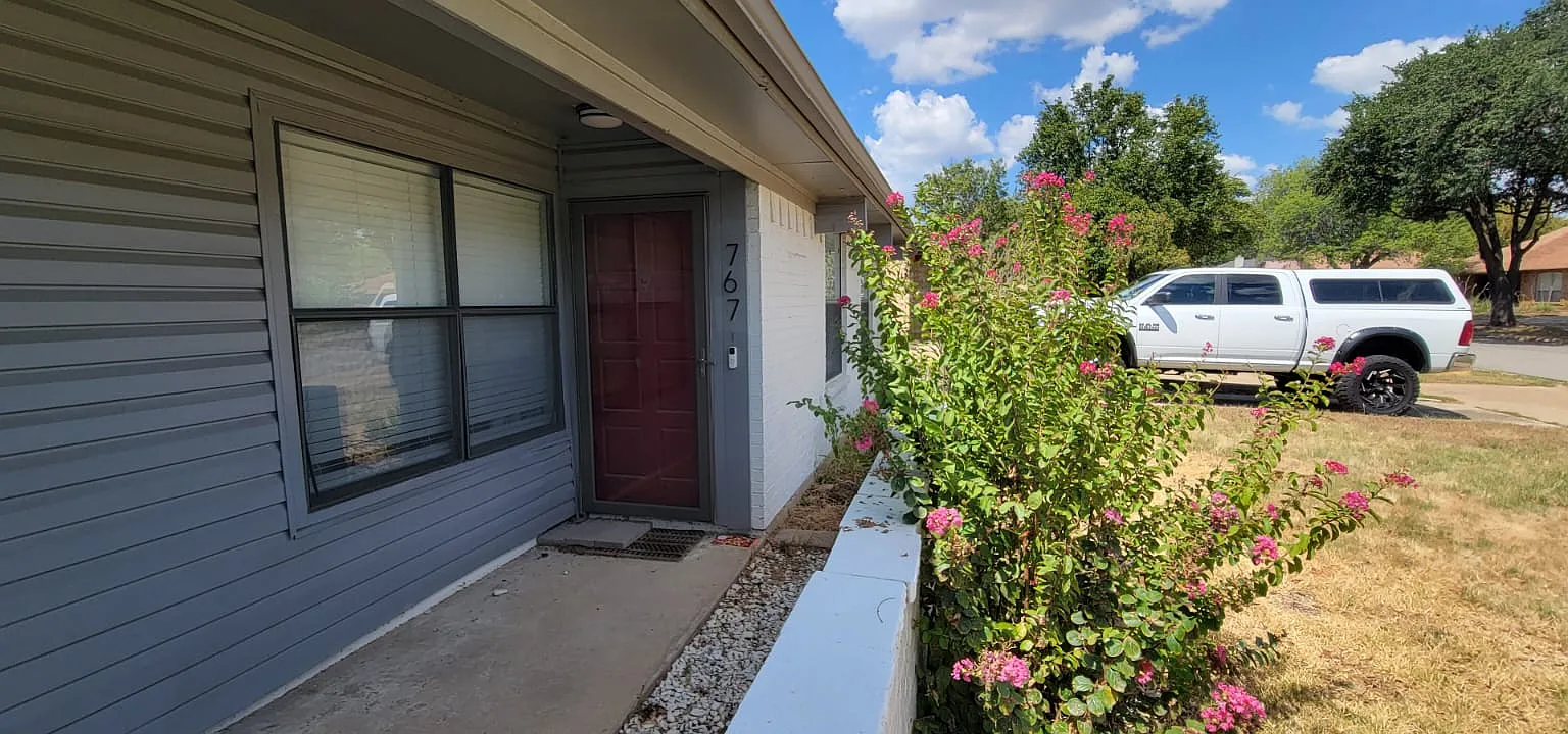 3 bed, 1216 sqft, $1,995 — Photo 1