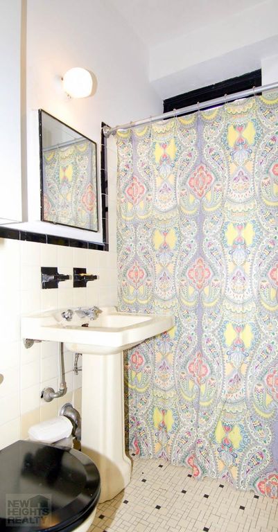 1 Bath Property, New York • 475 Sq Ft