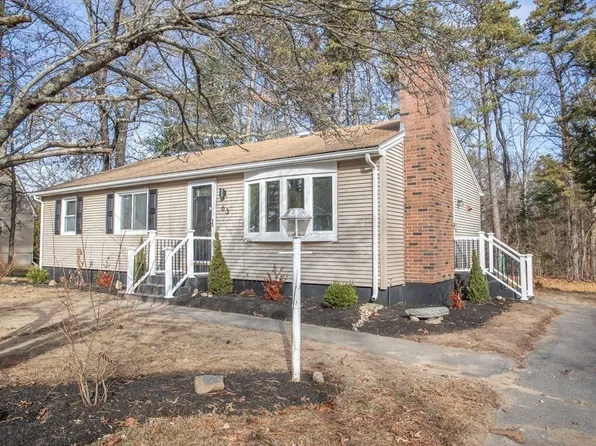 63 Phelps St, Easthampton, MA 01027