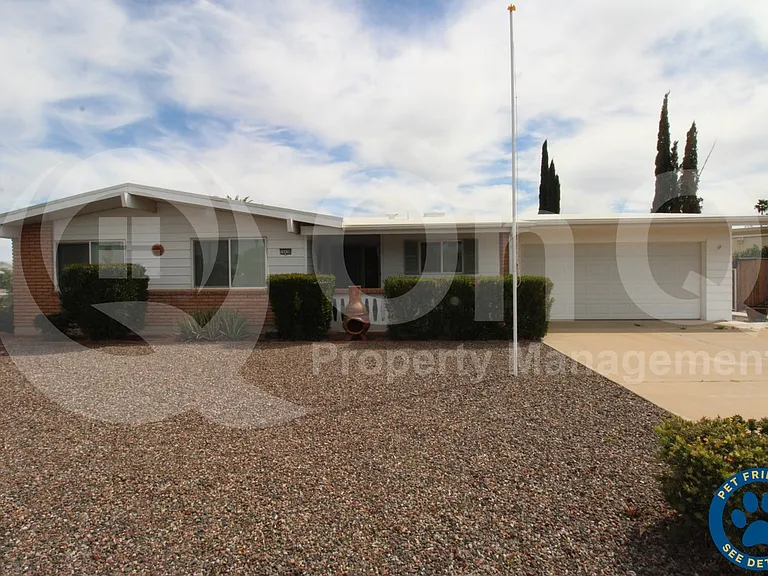 10438 W Rodgers Cir — Photo 1