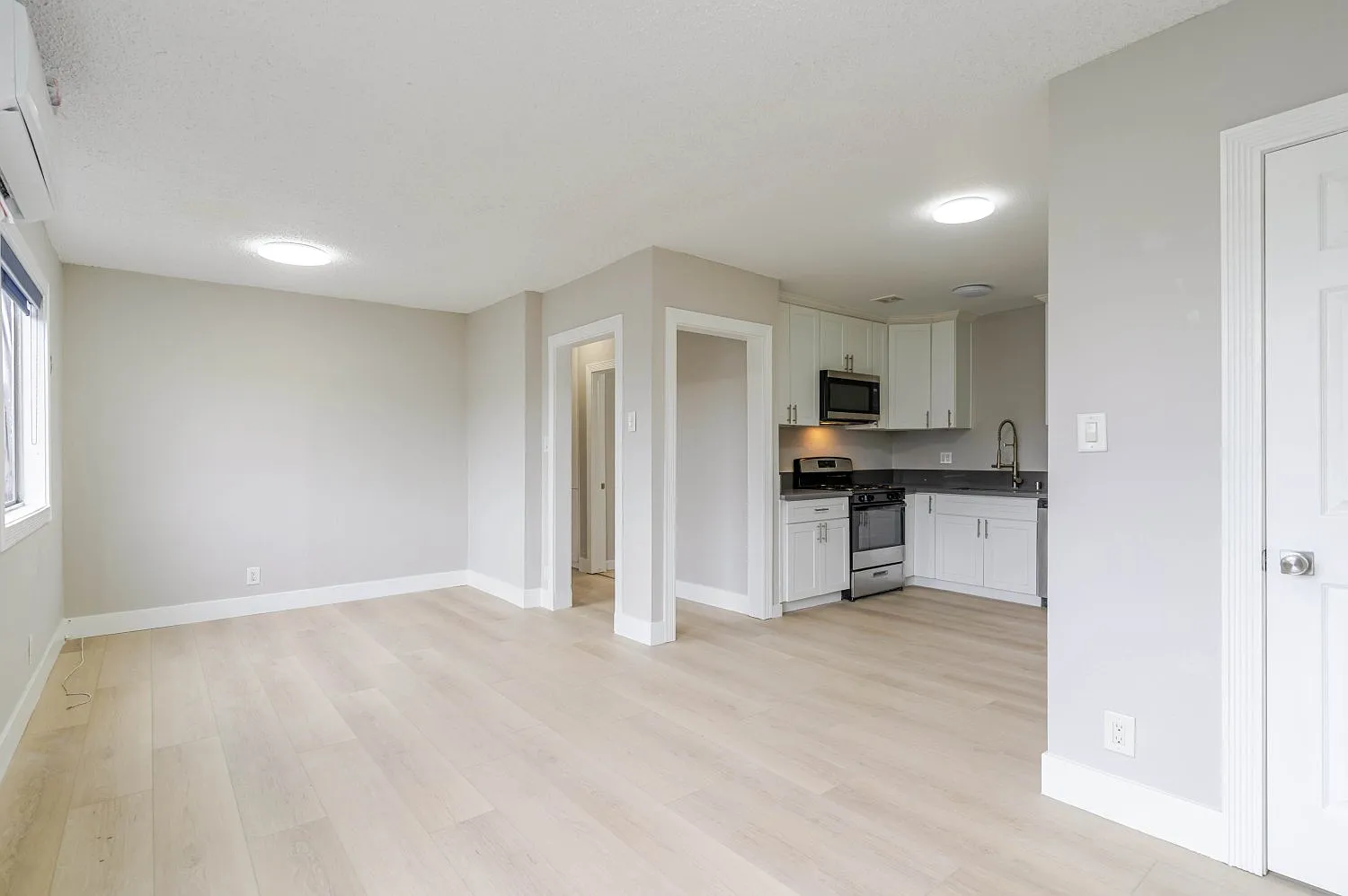 2 bed, 850 sqft, $2,300 — Photo 3