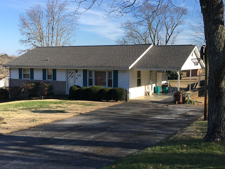 2nd image of 909 Oakwood Dr