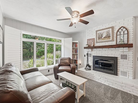4th image of 3351 Ridge Rd