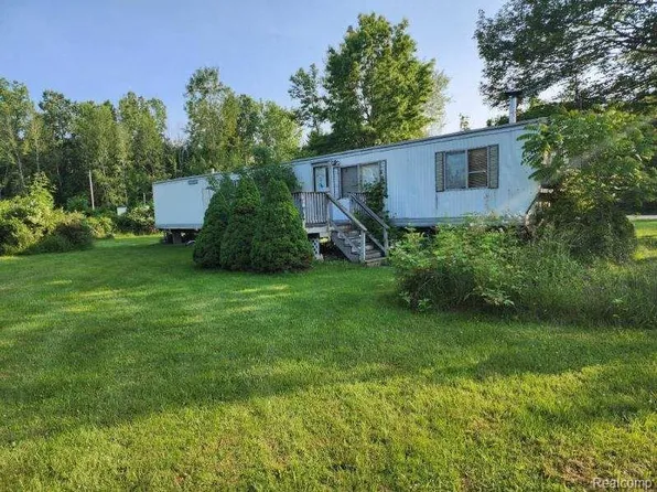 7233 Birch Dr, Port Hope, MI 48468