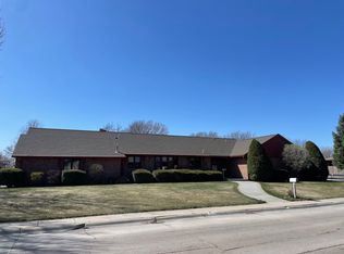 2002 Sunset Dr, North Platte, NE 69101