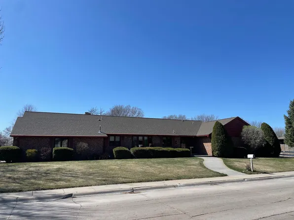 2002 Sunset Dr., North Platte, NE 69101
