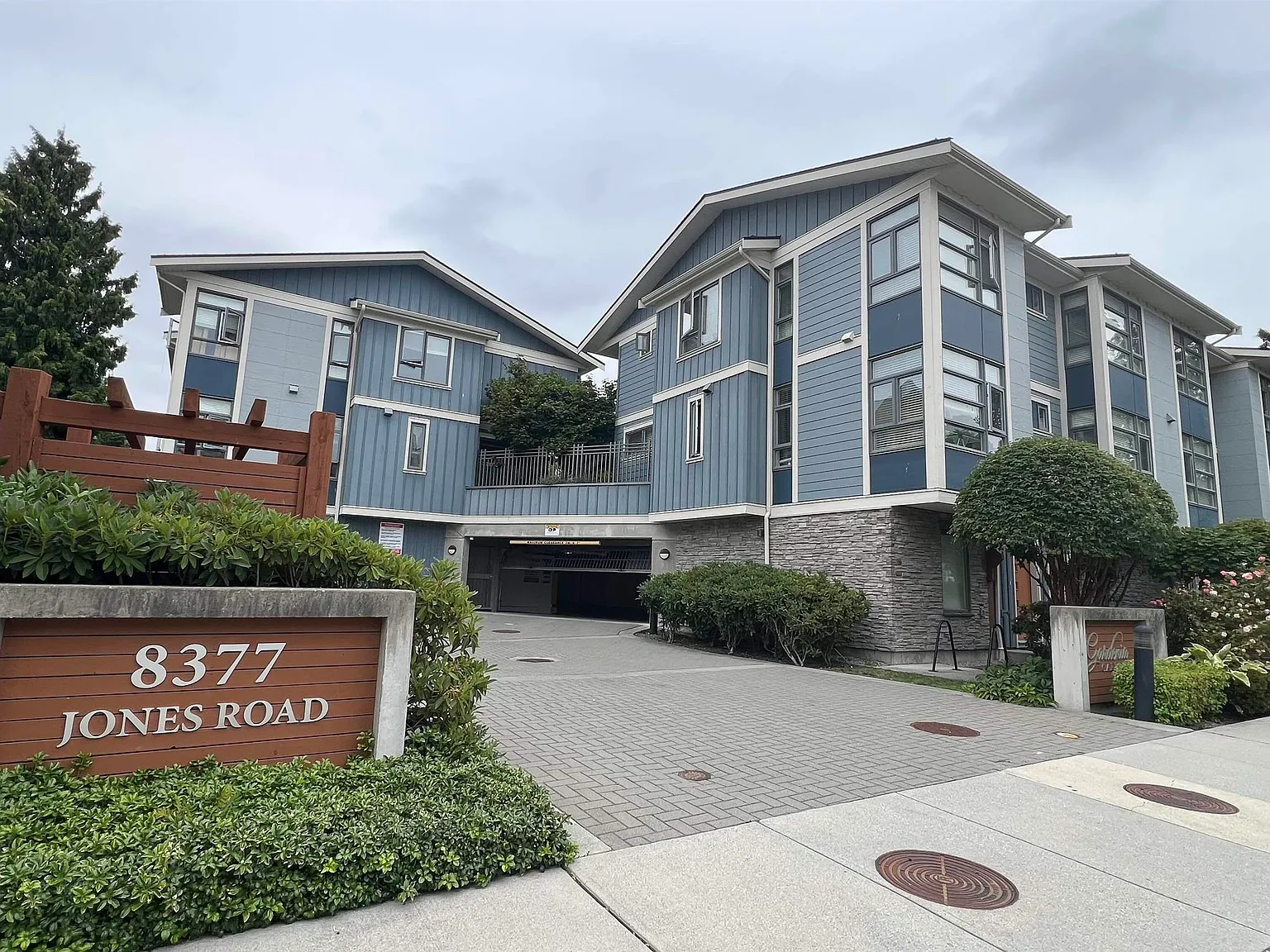 2 bed, 1100 sqft, $2,700 — Photo 1