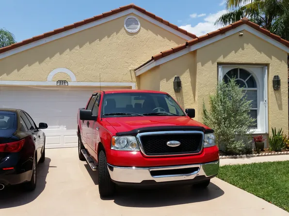 212 Wedgewood Cir, Greenacres, FL 33463
