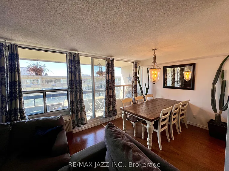 55 William St E #716 — Photo 13