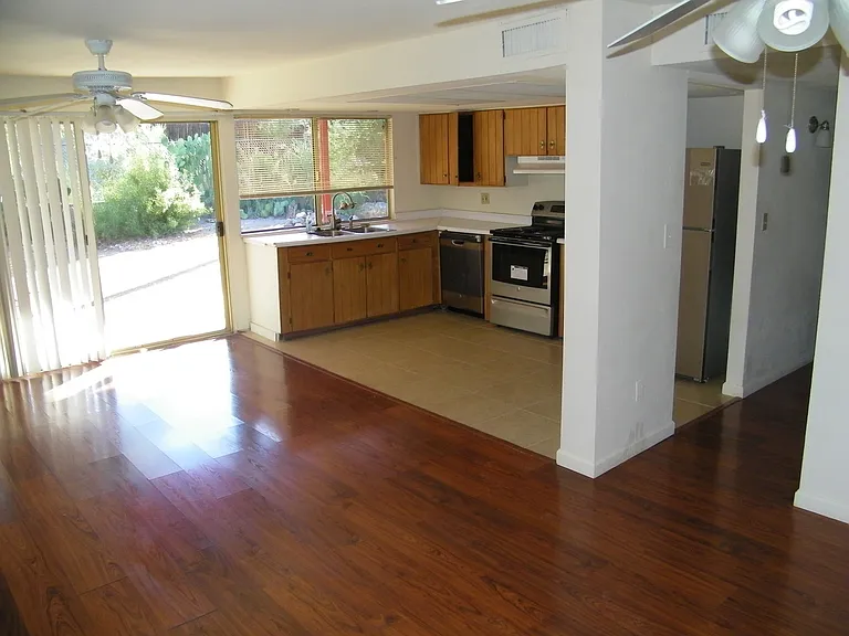618 N Medford Dr — Photo 2