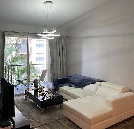 3rd image of 1803 N Flagler Dr APT 317