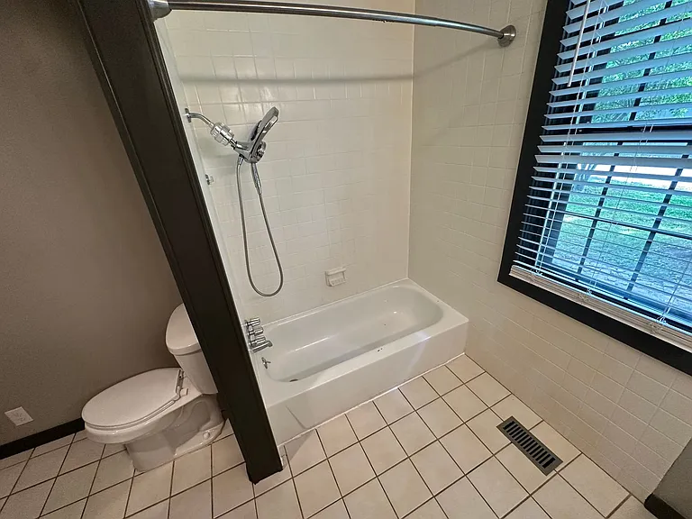 408 Spence Ln — Photo 15